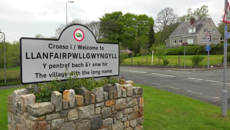 The-town-of-Llanfairpwllgwyngyllgogerychwyrndrobwllllantysiliogogogoch-in-Wales-has-the-world's-longest-place-name