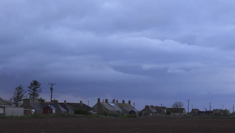 Las-Nubes-Oscuras-Se-Forman-Durante-Una-Tormenta-Inminente-En-El-Norte-De-Escocia.