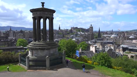 An-establishing-shot-of-the-Edinburgh-Scotland-skyline-
