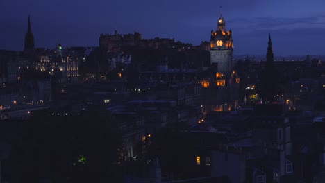 Una-Toma-De-Establecimiento-De-Edimburgo,-Escocia-En-La-Noche-2