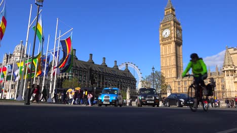 London-taxis-pass-Big-Ben-and-Westminster-Abbey-England-1