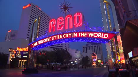 The-Reno-arch-is-illuminated-at-night-2