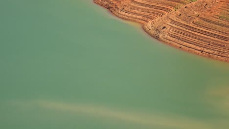 Zoom-out-from-Oroville-Lake-in-California-during-extreme-drought