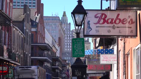 Eröffnungsschuss-Von-Bourbon-Street-Sign-French-Quarter-New-Orleans-Day