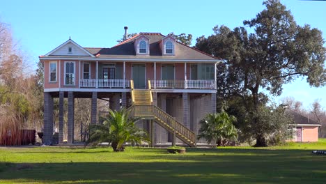 Houses-in-Louisiana-are-built-on-stilts-to-prevent-flooding-from-broken-levies-1