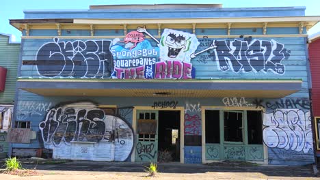 A-building-covered-with-graffiti-at-an-abandoned-amusement-park-presents-a-spooky-and-haunted-image
