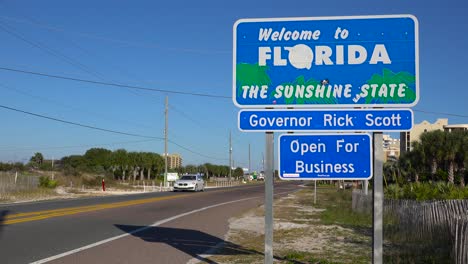 Un-Cartel-Da-La-Bienvenida-A-Los-Viajeros-A-Florida.