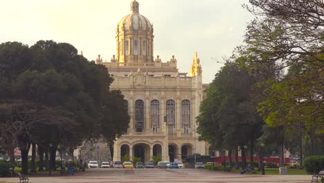 Toma-De-Establecimiento-Del-Museo-De-La-Revolución-En-La-Habana,-Cuba.