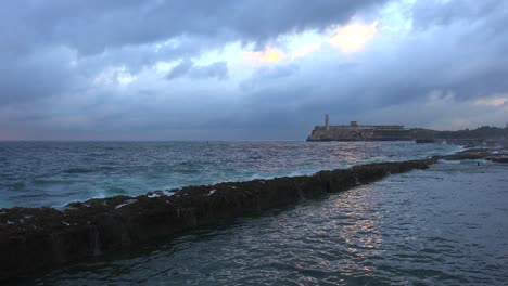 Die-Festung-Und-Die-Uferpromenade-In-Havanna-Kuba