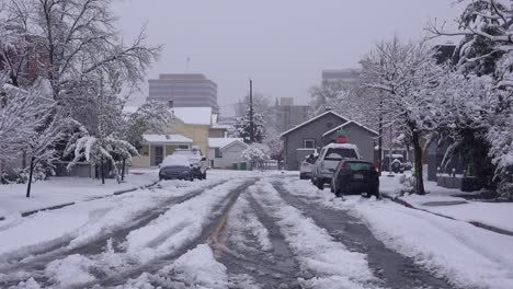 Un-Vecindario-Está-Nevado-Durante-Una-Gran-Tormenta-De-Invierno-2