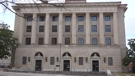 Establishing-shot-of-the-Montgomery-Alabama-courthouse