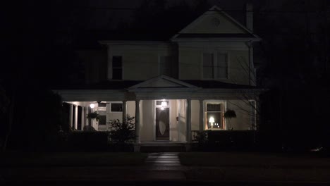 An-attractive-old-American-house-at-night