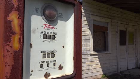 A-rundown-old-gas-station-in-rural-Mississippi-1