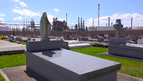 A-cemetery-or-graveyard-in-Louisiana-exists-adjacent-to-a-huge-petrochemical-plant-5