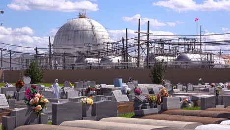 A-cemetery-or-graveyard-in-Louisiana-exists-adjacent-to-a-huge-petrochemical-plant-12