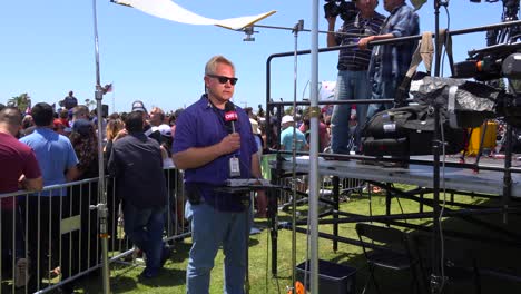 A-CNN-reporter-speaks-in-front-of-the-camera-at-a-political-rally