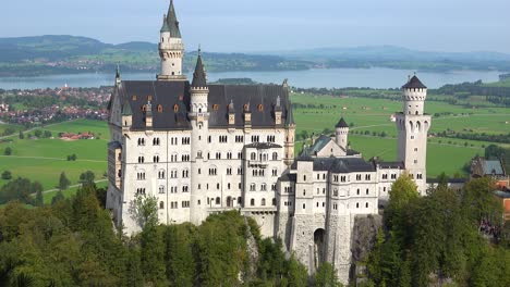 A-classic-slow-zoom-out-from-Neuschwanstein-Mad-Ludwigs-castle-in-Bavaria-Germany