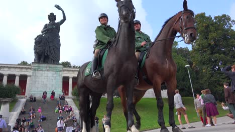 A-mounted-Policía-force-patrols-Oktoberfest-crowds-in-Munich-Germany