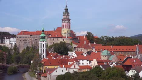 Eine-Schöne-Aussicht-Auf-Ceskkrumlov-Ein-Schönes-Kleines-Böhmisches-Dorf-In-Der-Tschechischen-Republik-1