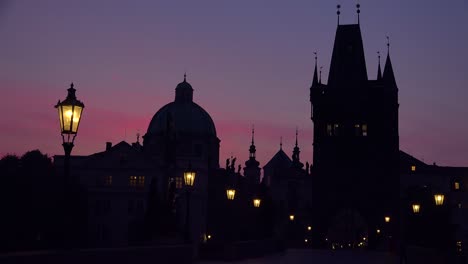 Klassisches-Morgenlicht-Auf-Der-Karlsbrücke-In-Prag-Tschechien