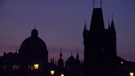 Klassisches-Morgenlicht-Auf-Der-Karlsbrücke-In-Prag-Tschechien-2