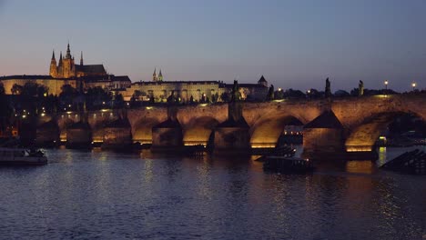 Beautiful-sunset-establishing-shot-of-the-Charles-Bridge-over-the-Vltava-Río-in-Prague-Czech-Republic
