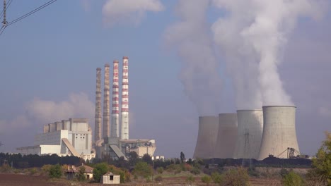 Una-Gran-Central-Nuclear-Genera-Electricidad-En-El-Norte-De-Grecia.