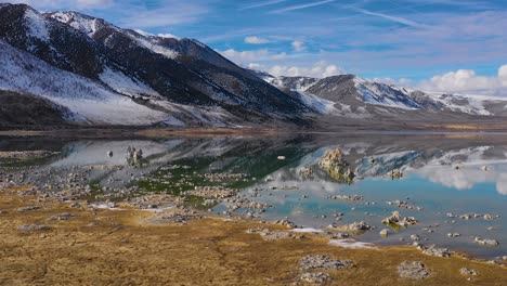 Beautiful-and-inspiring-nature-drone-vista-aérea-over-Mono-Lake-in-winter-with-perfect-reflection-tufa-outcropping-in-the-Eastern-Sierra-Nevada-mountains-in-California-3
