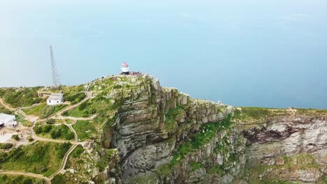 Una-Notable-Toma-Aérea-Del-Cabo-De-Buena-Esperanza-Y-Cabo-Point-Donde-Los-Océanos-índico-Y-Atlántico-Se-Encuentran-En-El-Extremo-Sur-De-Sudáfrica