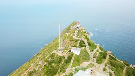 A-remarkable-vista-aérea-shot-of-the-Cape-Of-Good-Hope-and-Cape-Point-where-Indian-and-Atlantic-Oceans-meet-at-the-southern-tip-of-South-Africa-2