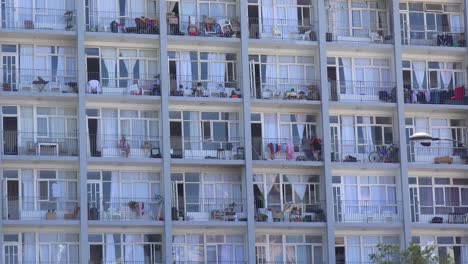 In-Der-Nähe-Des-Apartmentkomplexes-In-Der-Innenstadt-Und-Der-Balkone-Im-Zentrum-Von-Kapstadt,-Südafrika