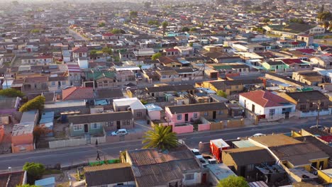 Antenne-über-Südafrikanischen-Townships-Mit-Verarmten-Slumstraßen-Und-Ghettogebäuden-1