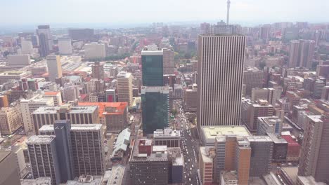 Buen-ángulo-Alto,-Tiro-De-Establecimiento-Del-Distrito-De-Negocios-Del-Centro-De-Johannesburgo,-Sudáfrica