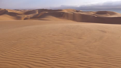 Blick-über-Die-Atemberaubenden-Sanddünen-Der-Namib-Wüste-Entlang-Der-Skelettküste-Namibias