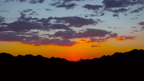 Schöner-Zeitraffer-Des-Sonnenaufgangs-In-Der-Namib-wüste-In-Der-Nähe-Von-Sossusvlei-Bei-Sonnenuntergang-In-Namibia