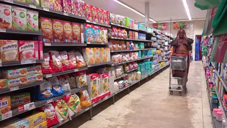 Astonishing-shot-of-tribal-African-Himba-woman-shopping-in-a-modern-supermarket-in-Opuwa-Namibia-contrast-of-old-and-modern-life-4