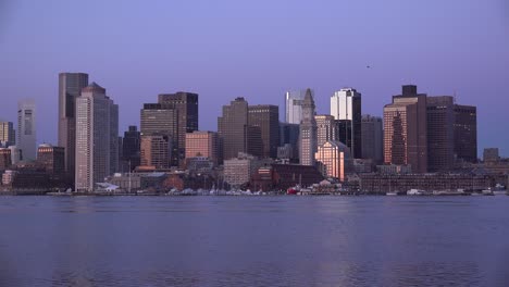 Skyline-Der-Innenstadt-Von-Boston,-Massachusetts-Bei-Nacht-Oder-Dämmerung