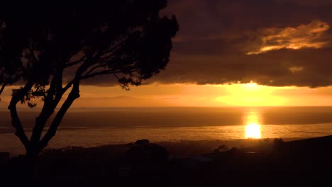 Ein-Wunderschöner-Sonnenuntergang-Hinter-Den-Kanalinseln-Und-Dem-Pazifischen-Ozean-Von-Ventura-Kalifornien
