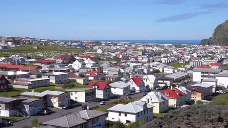 Toma-De-Establecimiento-De-La-Ciudad-De-Heimaey-En-Las-Islas-Westman-Vestmannaeyjar-Islandia-2