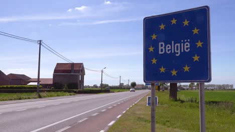 Una-Señal-De-Carretera-Da-La-Bienvenida-A-Los-Visitantes-De-Bélgica-Bélgica-Unión-Europea