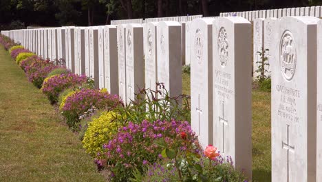 Establecimiento-De-Tiro-Del-Cementerio-De-La-Guerra-Mundial-Etaples-Francia-Cementerio-Militar-Y-Lápidas-De-Soldados