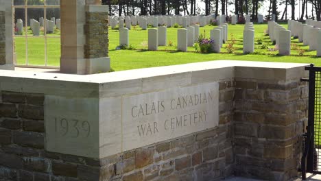 Gräber-Und-Kreuze-In-Calais-Canadian-World-War-Two-Cemetery-Memorial-In-Der-Nähe-Von-Omaha-Beach-Normandie-Frankreich-1