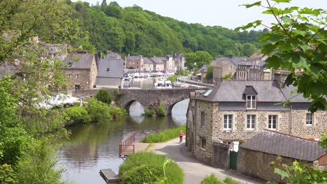 Establishing-the-pretty-town-of-Dinan-France-with-tourists-and-bicycles