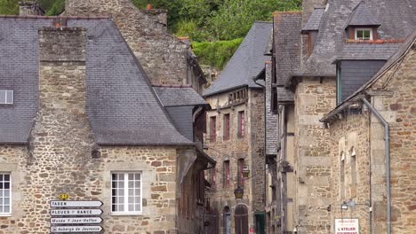 Old-cobblestone-roads-and-stone-buildings-in-the-pretty-town-of-Dinan-Brittany-France-1