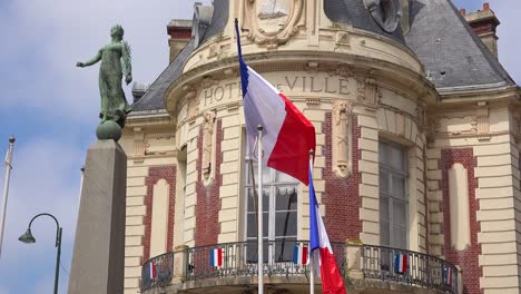 Generic-establishing-shot-of-French-hotel-in-Paris-or-in-major-city-Hotel-De-Ville