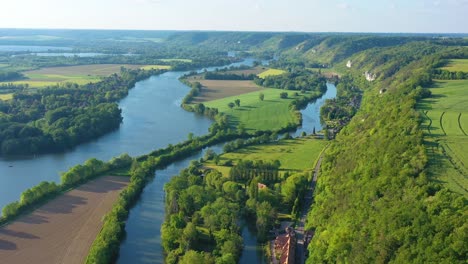 Sehr-Gute-Luftaufnahme-Hoch-über-Dem-Seine-Tal-In-Der-Nähe-Von-Les-Andelys-Frankreich