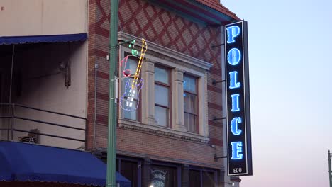 Establishing-shot-of-a-police-station-near-Beale-Street-in-Memphis-Tennessee-1