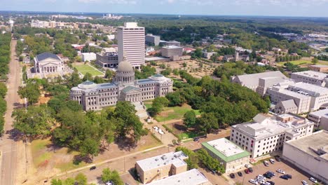 Very-good-aerial-over-the-Mississippi-State-Capitol-building-in-Jackson-Mississippi-1