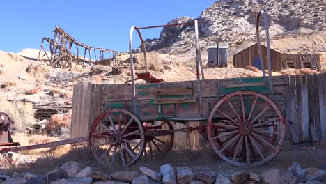 2019---Establecimiento-De-La-Ciudad-Fantasma-De-Cerro-Gordo-En-Las-Montañas-Sobre-El-Valle-De-Owens-Y-Line-Pine-California-3