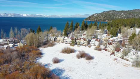 2020--Antena-De-Nieve-De-Invierno-Sobre-Casas-De-Rancho-De-La-Comunidad-De-Glenbrook-Nevada-A-Orillas-Del-Lago-Tahoe-Nevada-2